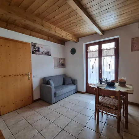 Κάμπινγκ Adamello 4 *